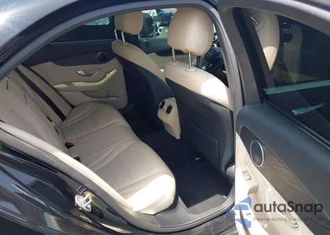 2016 Mercedes-Benz C 300 Luxury/Sport z USA, uszkodzony, nr VIN 55SWF4JB8GU159956